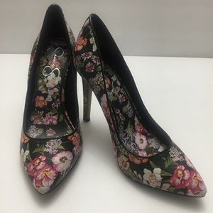 Jessica Simpson Size 8 Black Floral Print Heels